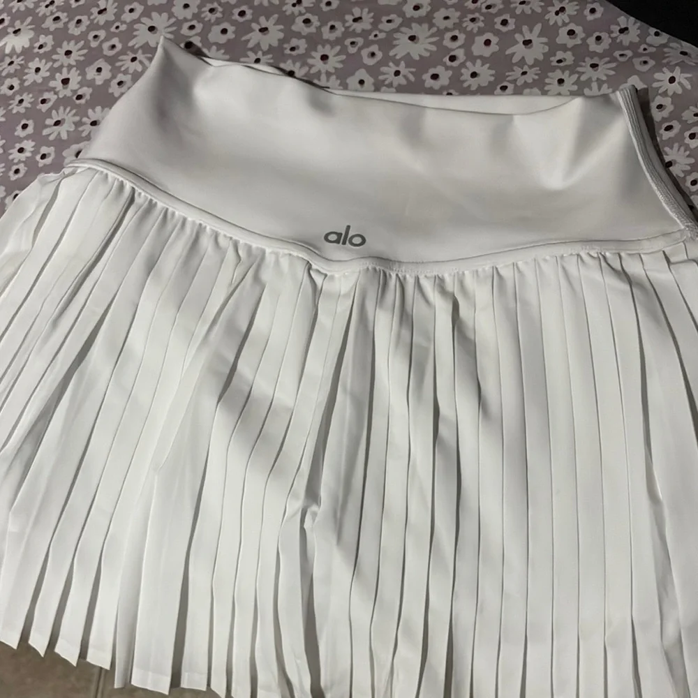 ALO Yoga Cream Skater Mini Skirt